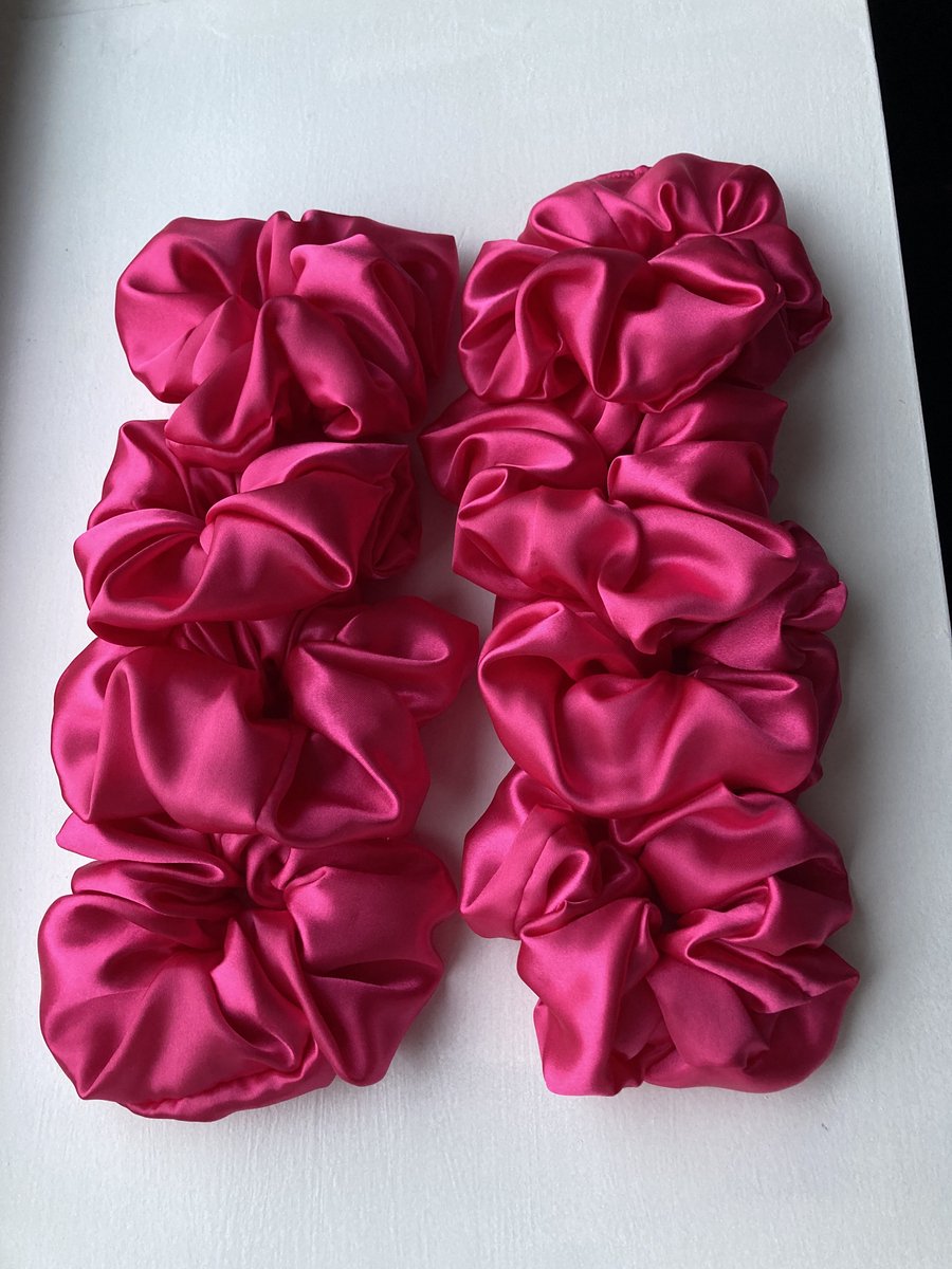Scrunchie XL - haarwokkel - fel roze satijn - pink - handmade