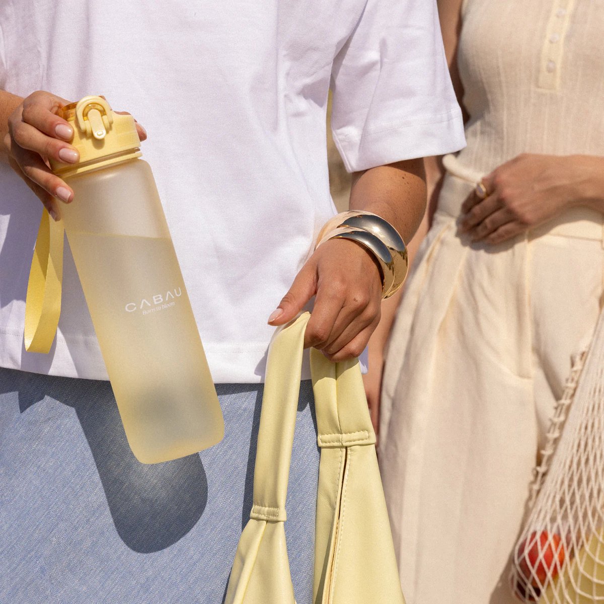 Cabau - Bloom Waterfles / Drinkfles - 1 liter - Butter Yellow - Handige drinktuit & unieke maataanduiding - BPA- & Lekvrij - Drinkfles met rietje volwassenen - Drinkfles volwassenen - Cadeau voor haar — cadeau in Sport & Outdoor - foto 2