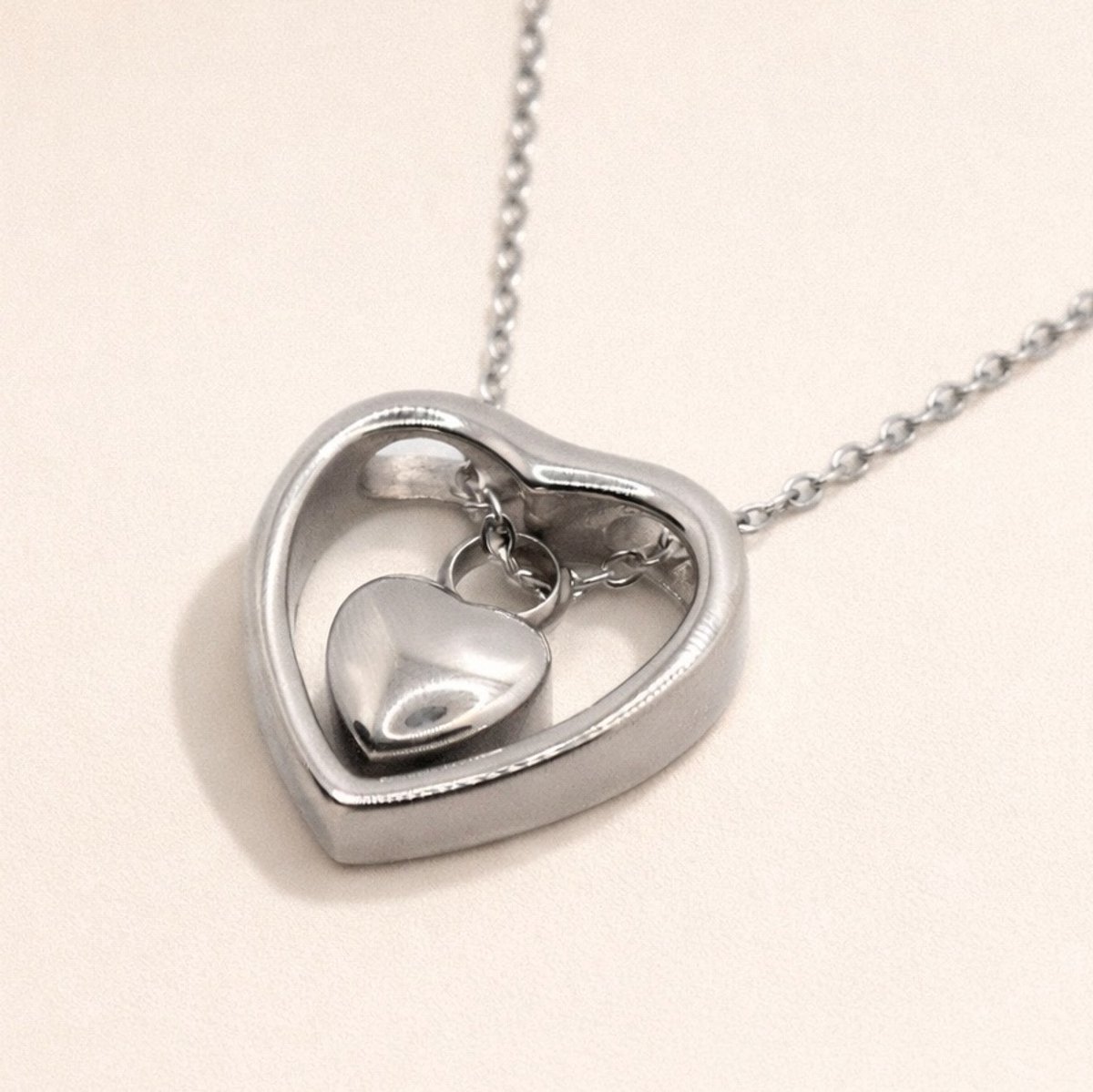 Assieraad - Ashanger met ketting en vulsetje - Mini urn - Hartje in hartje - Zilverkleurig