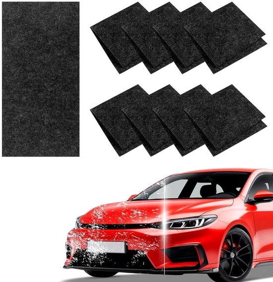 Un seul et huit nano-chiffons carrés noirs. Avant et après utilisation sur une voiture rouge.