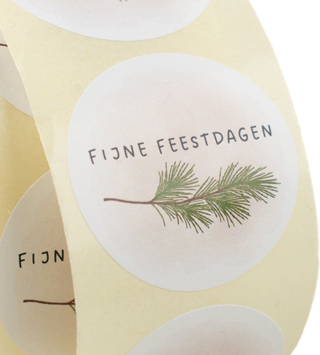 Sluitstickers wit met groene dennentak en zwarte tekst fijne feestdagen - Sluitzegel - Sluitstickers Kerst - Witte sticker met groene/zwarte opdruk - Ø 4 cm - 200 stuks op rol - Sluitsticker voor cadeauverpakking & geschenkverpakking