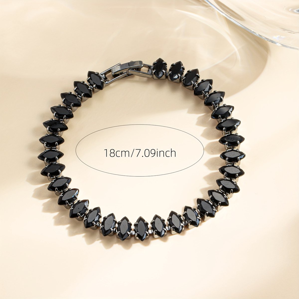 Zwarte Gothic Tennisarmband – Paardenoog Steentjes – 18 cm – Unisex