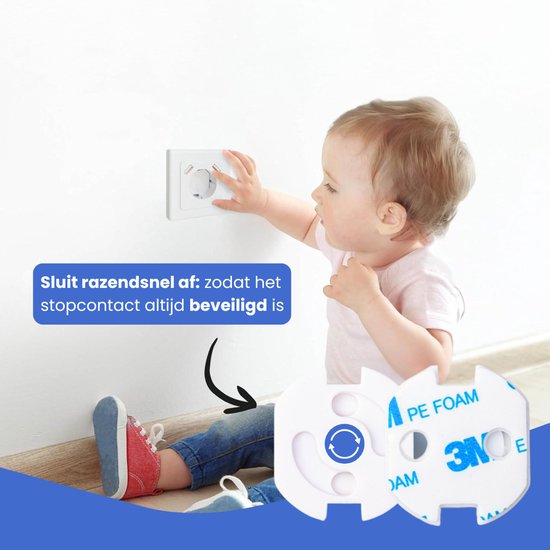 Kind in spijkerbroek bij stopcontact, met een beveiligd stopcontact en beschermkapje. "Sluit razendsnel af".