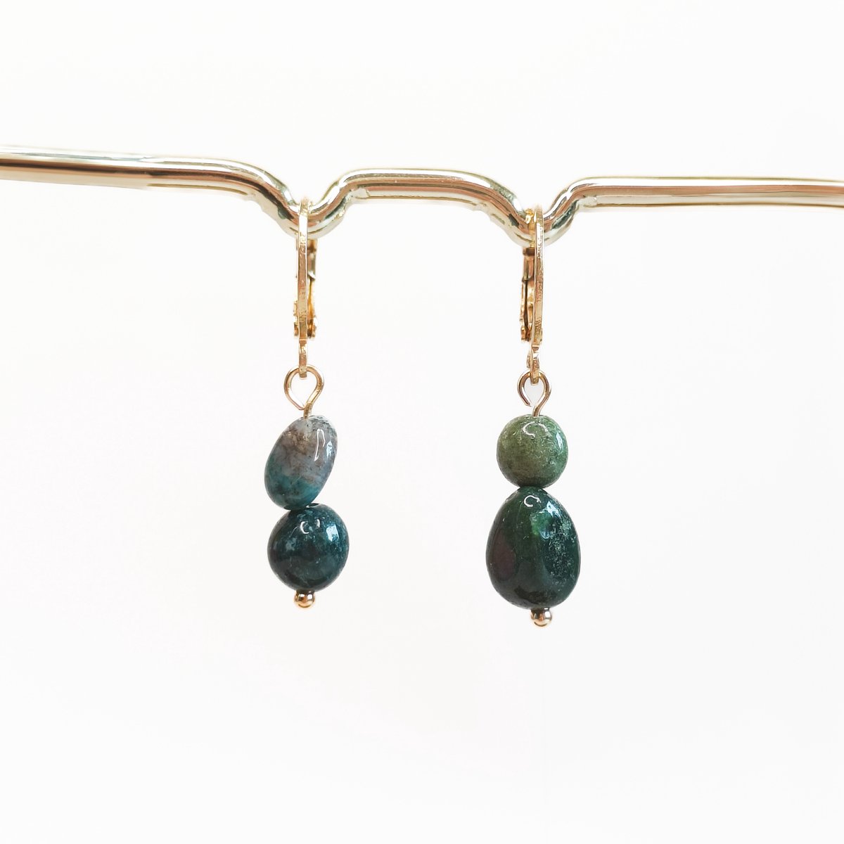 Ava & Imber | Pebble Hoops Mos Agaat | Mosgroene Edelsteen Oorbellen | 18k PVD Gecoat Stainless Steel | Geleverd in Cadeaudoosje