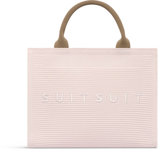 Lichtroze SUITSUIT tas met bruine hengsels, op zwarte achtergrond.