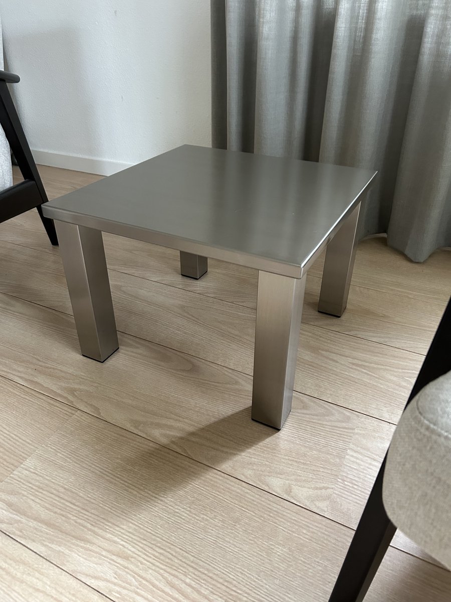 Bijzettafel Köln, Bijzettafel, RVS bijzettafel, tafel RVS, Tafel RVS op pootjes.