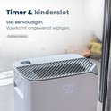 Bovenaanzicht van de witte Vibrix luchtontvochtiger met grijs rooster en display '50'. Focus op timer en kinderslot.