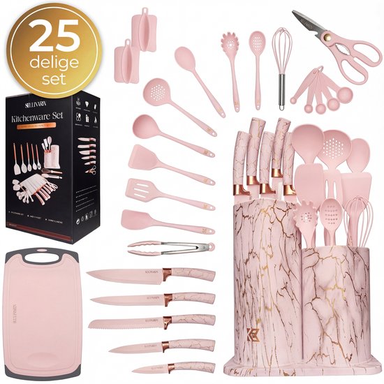 Een complete 25-delige roze keukengerei set met messenblok, snijplank, schaar, tangen, lepels en gardes.