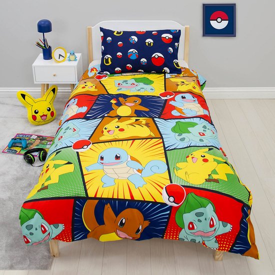 Eenpersoons dekbedovertrek met Pokémon-personages in stripboekstijl, opgemaakt bed met kussen.