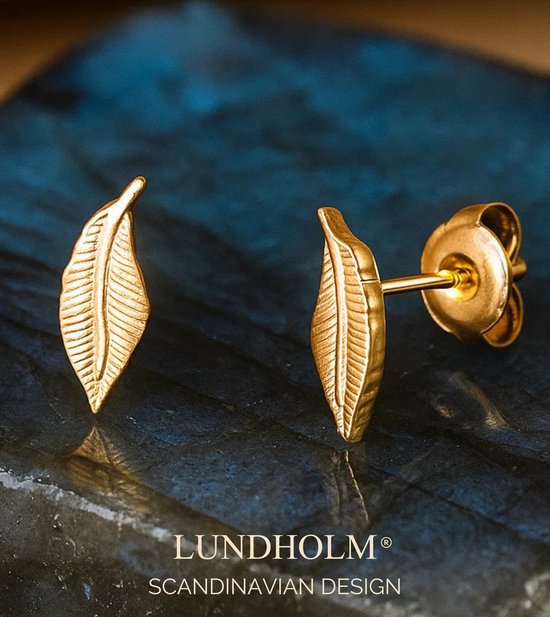 Lundholm Oorknopjes Dames Goudkleurig Veertje Jewellery - Premium Stainless Steel Gold Plated - Kleine Oorbellen Goud Vergulde Studs - Luxe Cadeau voor Haar - My Linna Serie - Kerstcadeau voor vrouw - luxe Geschenkverpakking