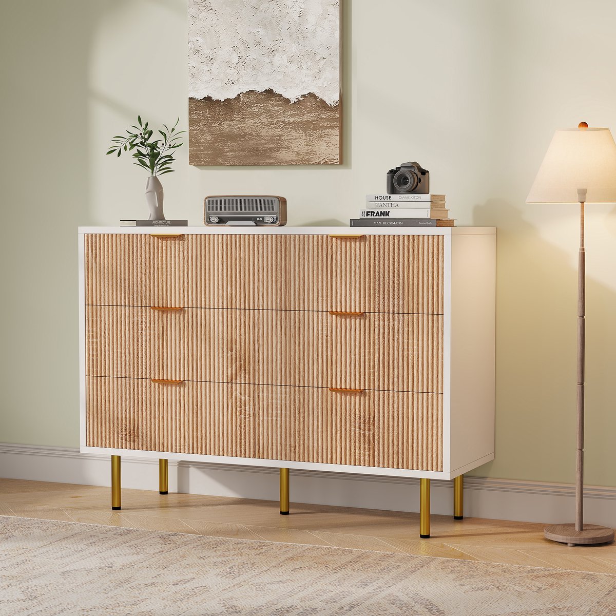 Commode met 6 laden, gouden poten en lades met verticale groeven, biedt grote capaciteit en een moderne, luxe uitstraling