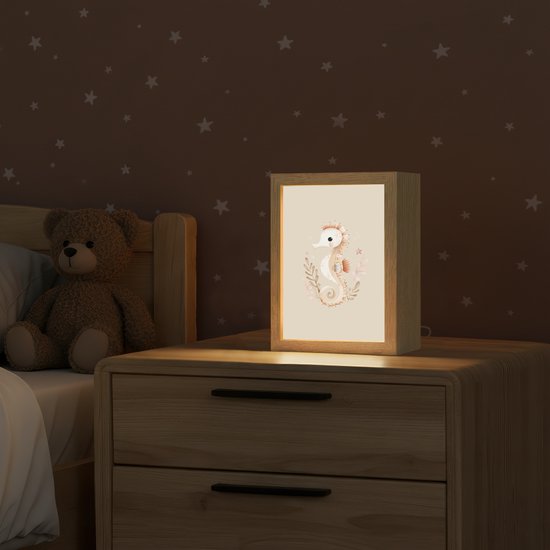 Nachtlampje 15x20 cm - Kinder lampje - Zeepaardje - Zeewier - Beige - Tafellamp kinderkamer - Slaapkamer lamp - Bedlamp kinderen - Kinderlampje stopcontact - Wandlamp babykamer - Nachtlampjes van OnlyWow — afbeelding 2