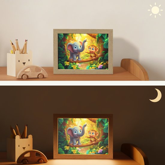 Nachtlampje 20x15 cm - Kinder lampje - Olifant - Appje - Jungle - Kleurrijk - Tafellamp kinderkamer - Slaapkamer lamp - Bedlamp kinderen - Kinderlampje stopcontact - Wandlamp babykamer - Nachtlampjes van Merkloos — afbeelding 4