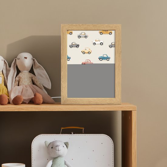 Nachtlampje 15x20 cm - Kinder lampje - Kleurrijke - Retro - Autootjes - Tafellamp kinderkamer - Slaapkamer lamp - Bedlamp kinderen - Kinderlampje stopcontact - Wandlamp babykamer - Nachtlampjes van Little Lamp Company — afbeelding 4