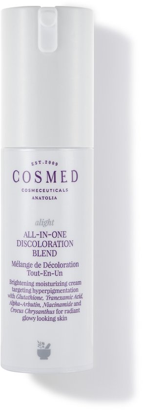 Een witte pompflacon van Cosmed Alight, All-in-One Discoloration Blend, een verhelderende hydraterende crème met tranexaminezuur, glutathion en een paars logo.