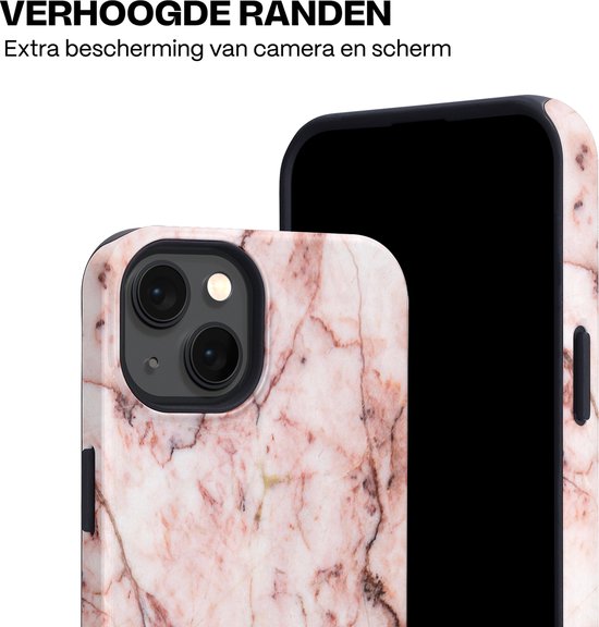 Roze marmeren iPhone 13 hoesje met verhoogde randen voor extra scherm- en cameraprotectie.