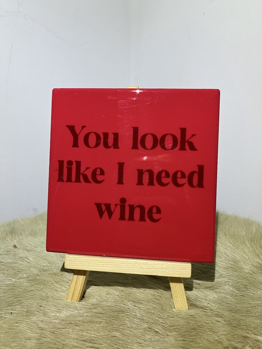 Tegeltje "You look like I need wine" | Viva Femme | Tegeltjes met tekst