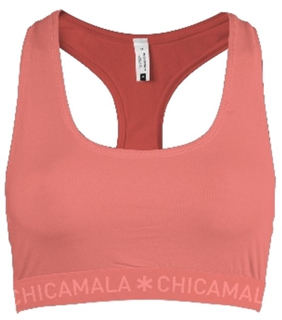 Koraalkleurige Chicamala sport-bh met racerback en elastische band met logo.