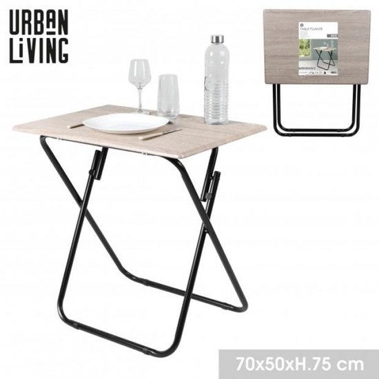 Table carrée dressée avec plateau en bois clair, cadre en métal noir, garnie de vaisselle, verre à vin et bouteille.