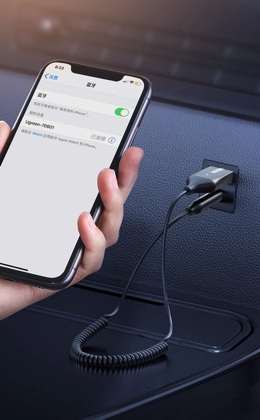 Telefoon met bluetooth instelling, verbonden met Ugreen BT 5.0 adapter met microfoon.