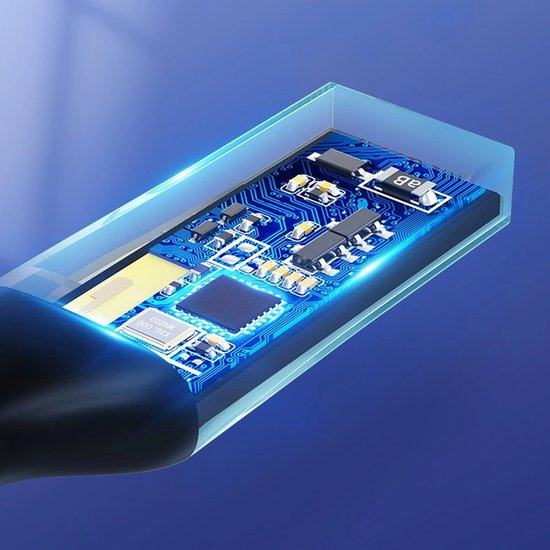 Close-up van de interne printplaat van de Ugreen Bluetooth adapter.