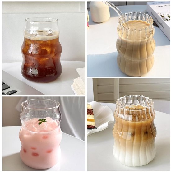 Collage van gegolfde glazen bekers. Gevuld met ijskoffie, roze drank, en matcha latte.