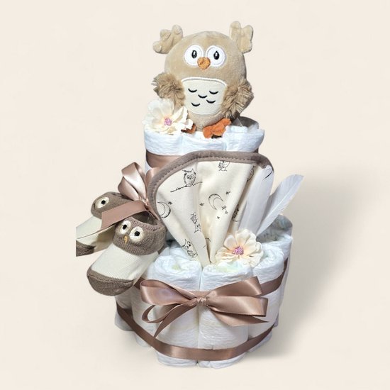 Luiertaart bruin uil 2 laags - met rammelaar, sokjes, slabber en pampers van Luiertaart — afbeelding 5