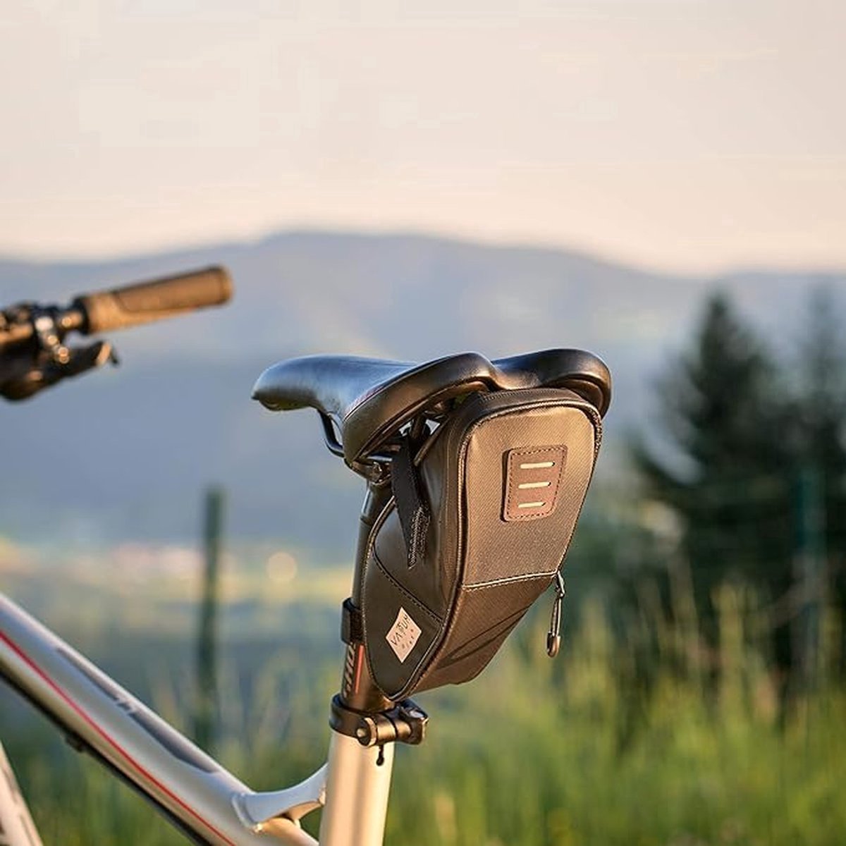 Stunq® Fietsen waterdichte fietsen met achterlicht en accessoires, zadelcups voor fietsen, ideaal voor fietsaccessoires en uitrusting, compact
