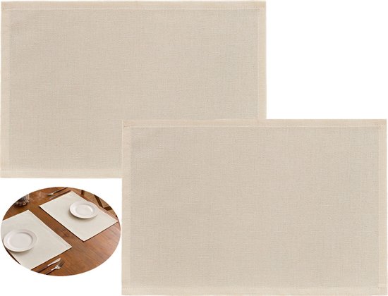 Twee beige placemats met een linnen textuur.