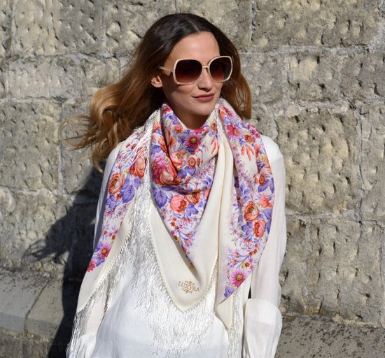 Luxyra Sjaal White Spring - Mode pour femmes - Accessoires - Châle - Châle en laine - avec franges de soie - 125x125 cm