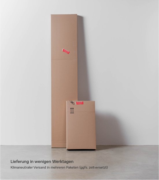 Twee gesloten kartonnen dozen, één staand en één liggend, klaar voor verzending.