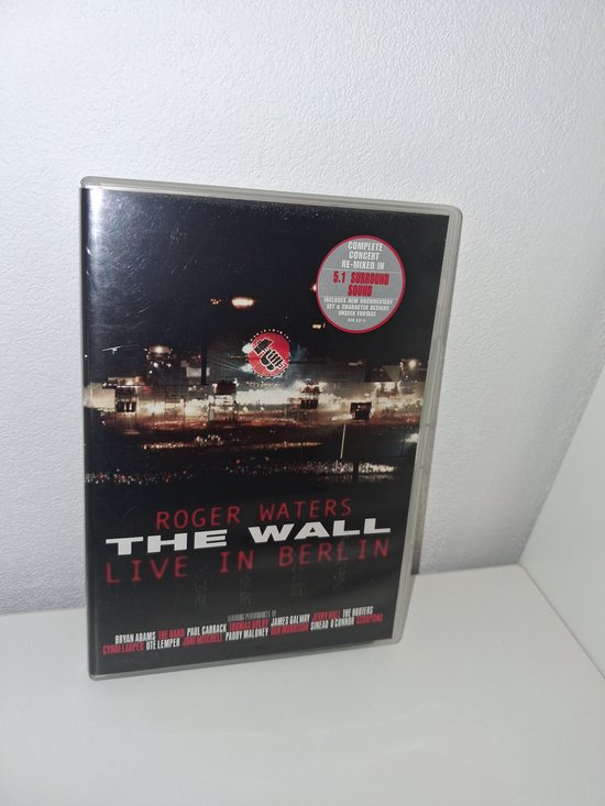 DVD hoes van Roger Waters The Wall Live in Berlin met afbeelding van Berlijn.