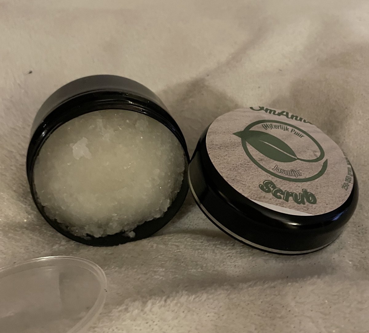 BodyScrub Dode Zeezout met Jasmijnolie 200 gr. (H)Eerlijk Puur !! van OmAnne Prijs Inclusief verzending!!
