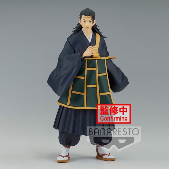 Figurine de Suguru Geto en tenue bleu foncé avec un tablier vert et doré, chaussettes blanches et sandales.