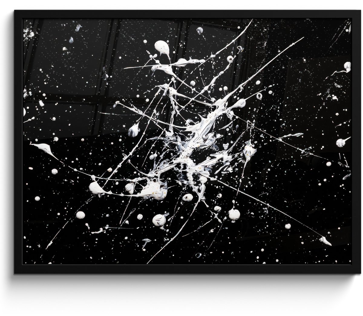 FrameYourWall Poster in lijst - Fotolijst 80x60 cm - Posters - Verfspatten - Wit - Abstract - Explosie - Posterlijst zwart - Decoratie - Wanddecoratie woonkamer - Muurdecoratie slaapkamer