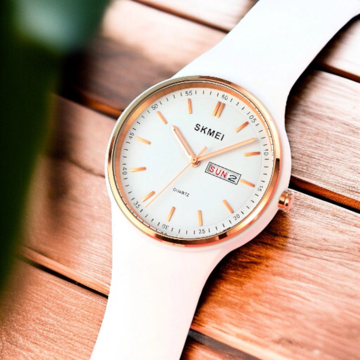 SKMEI 1747 Quartz Dameshorloge Wit met Datumweergave - Stijlvol en Comfortabel - Waterbestendig 30m - Silicone Band