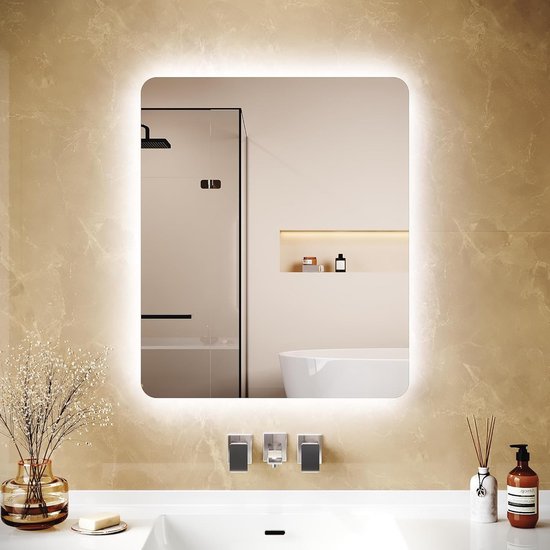 Design ledspiegel met anti condens, vergrootglas en tijdsaanduiding