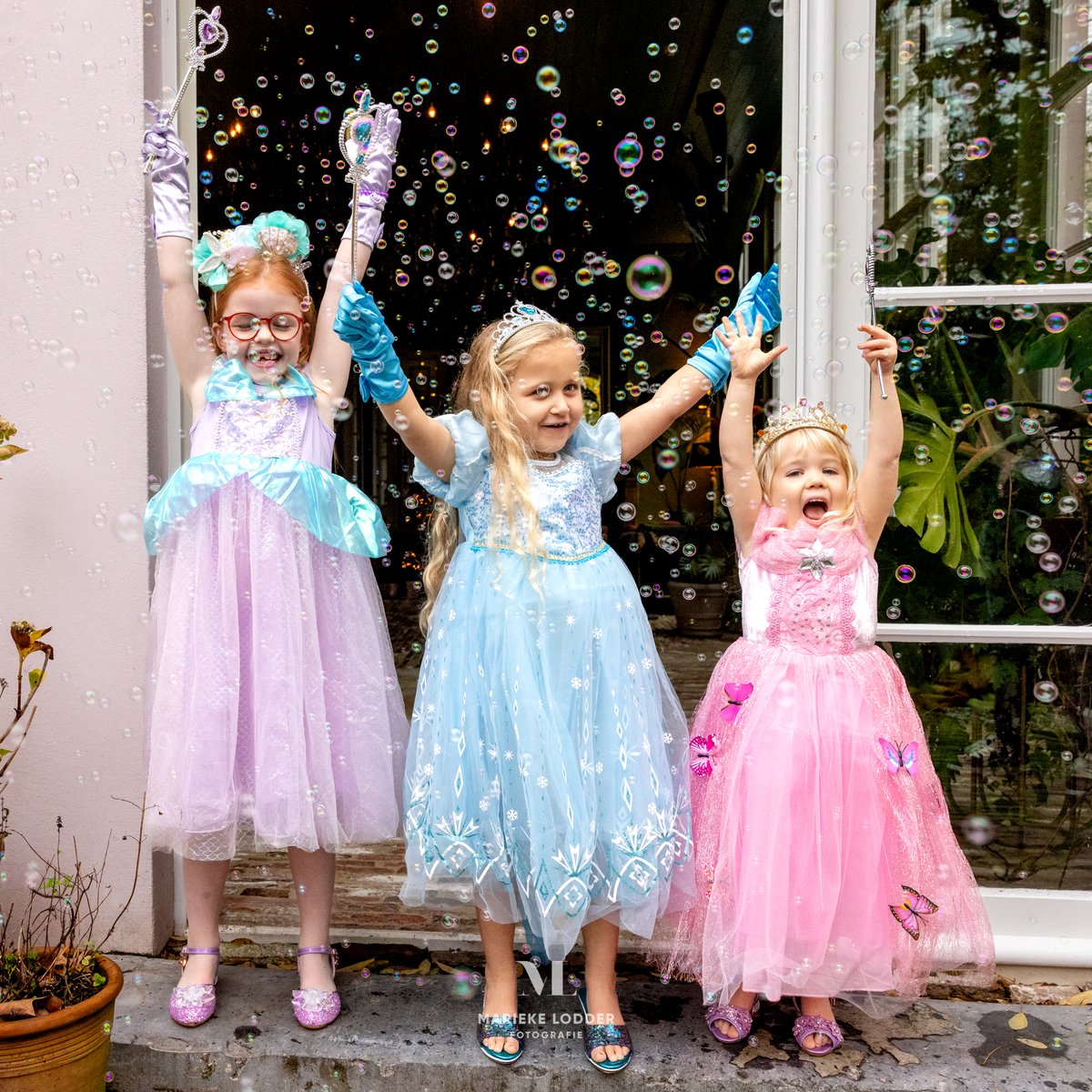 Prinsessenjurk meisje - Roze vlinders - Verkleedkleren meisje - Maat 92/98 - Accessoires - Roze jurk - Carnavalskleding kinderen - Het Betere Merk — afbeelding 2