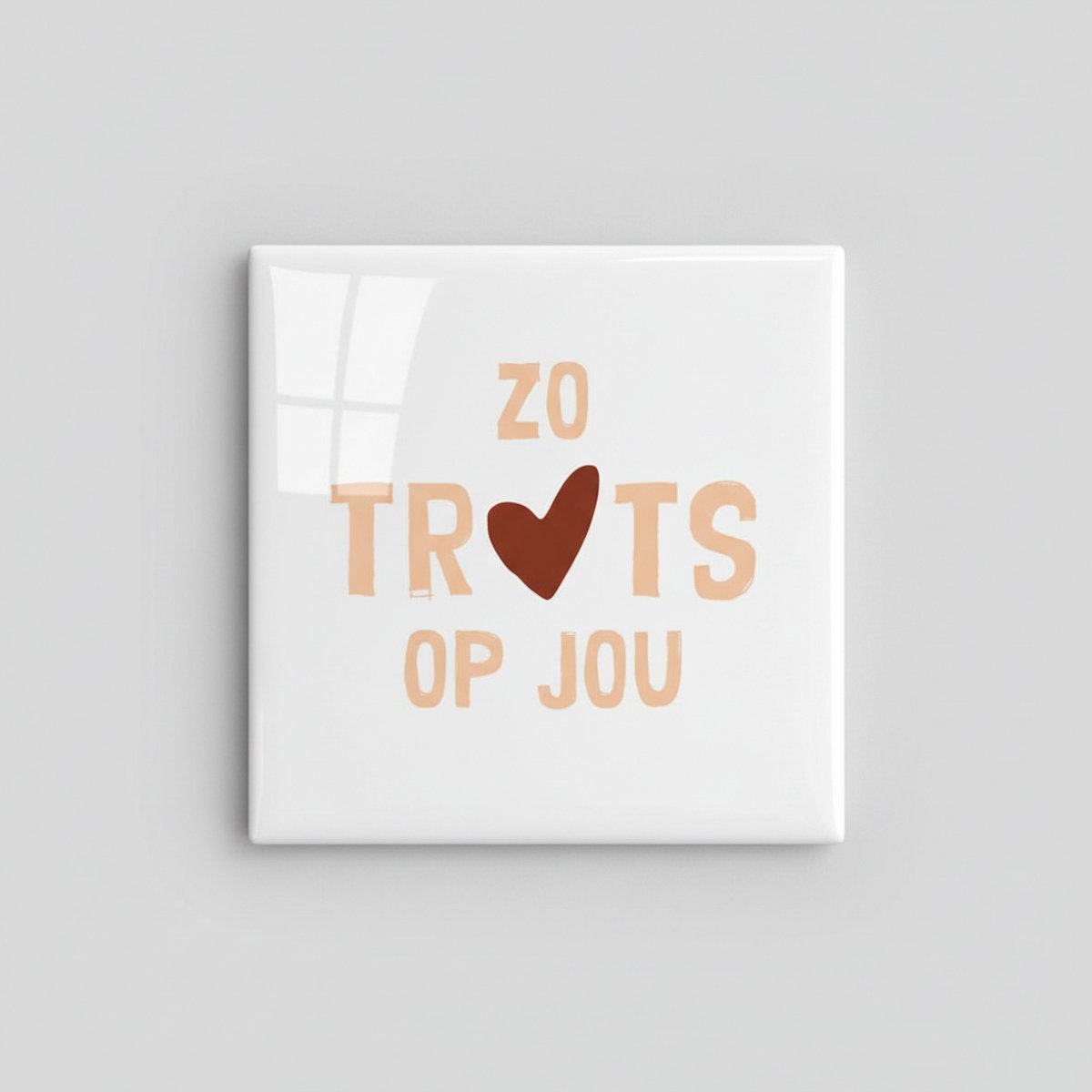 Bemoedigende Quote Keramische Tegel “Zo trots op jou” – Warm Hartdesign, Motiverende Woond