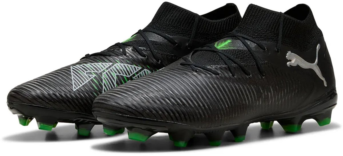 Zwarte Puma Future 8 Pro FG/AG voetbalschoenen EU 47 met groene accenten, ontworpen voor creativiteit op het veld.