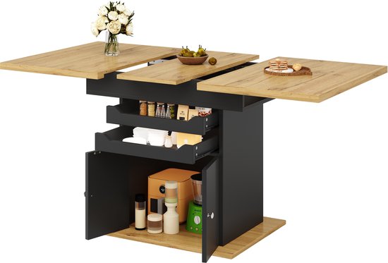 Uitschuifbare eettafel met houten blad, zwart opbergmeubel, gevulde linnenkast en lades.