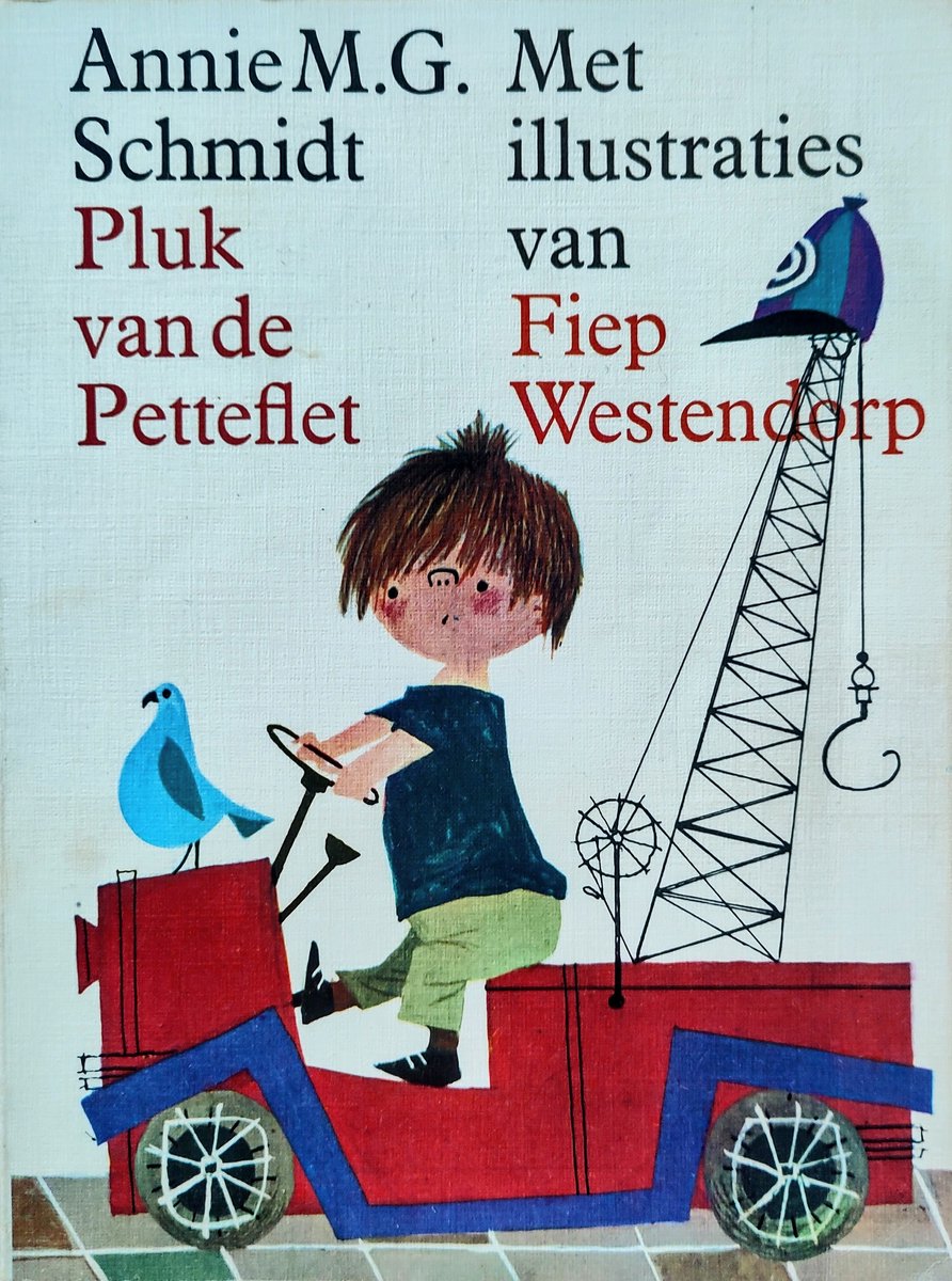 Boekcover van 'Pluk van de Petteflet'. Een jongen met een kraanwagen en een blauwe vogel.