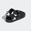 Zwarte Adidas Adilette sandalen voor kinderen, van voren gezien, met klittenband en logo.