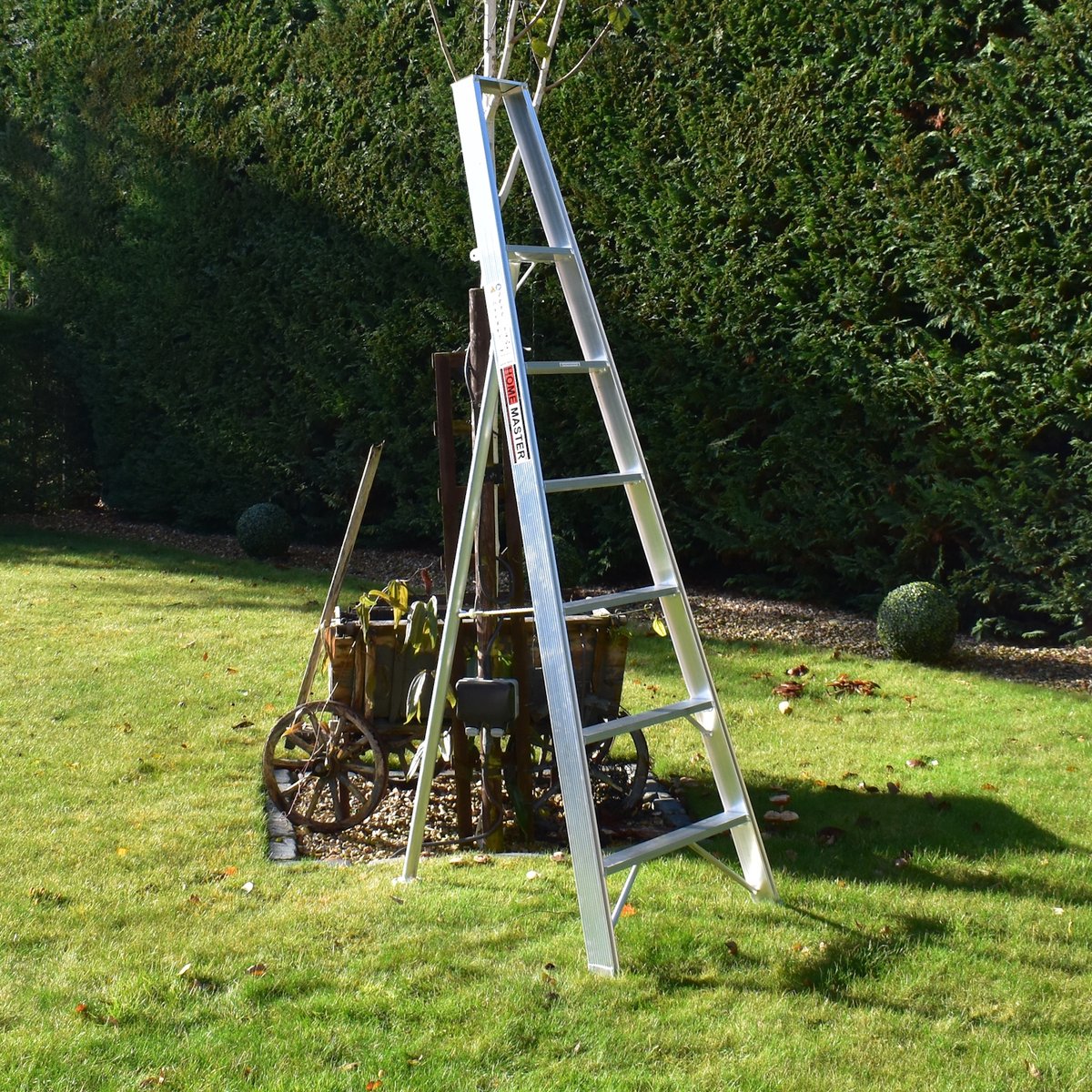Home Master® Driepootladder – 6 Treden – Vaste Aluminium Tuinladder – Lichtgewicht – Geschikt voor Zachte en Harde Grond – 100 kg Draagvermogen