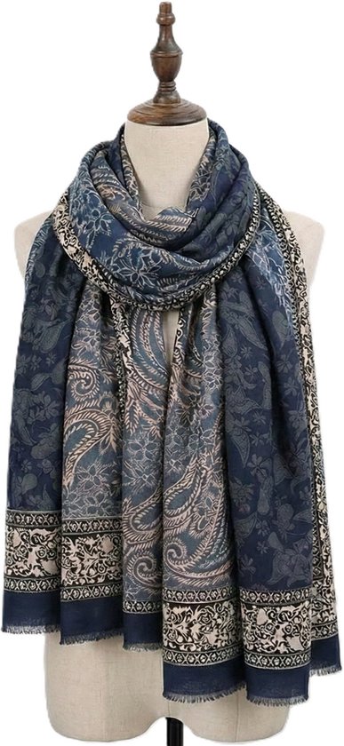 Donkerblauwe sjaal met paisley- en bloemenprint, gedrapeerd om een mannequin.