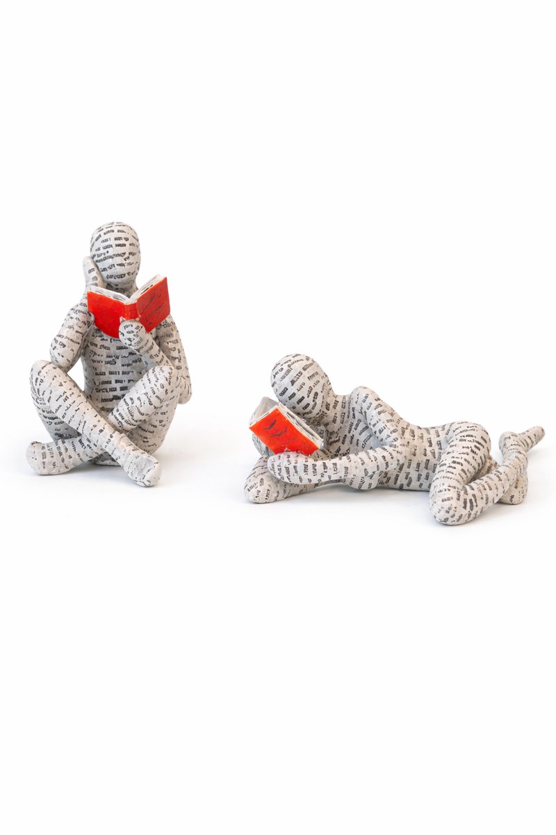 Decoratieve Lezende Figuren Set van 2 – Zittend & Liggend – Modern Design – Boekenliefhebber Decoratie