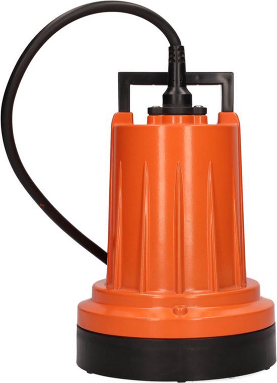 Oranje dompelpomp met zwarte handgreep en zwarte kabel, op witte achtergrond.