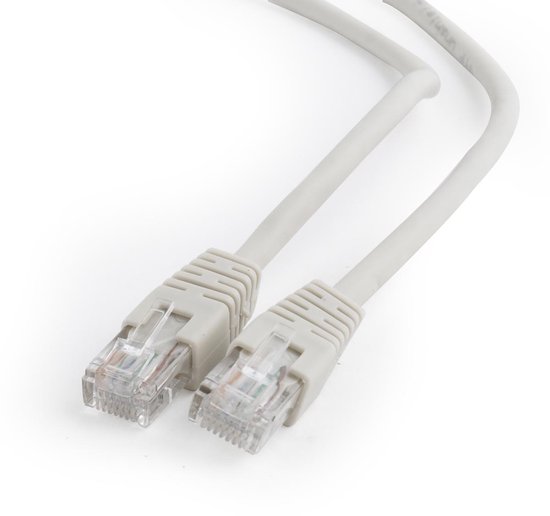 Een witte LAN-kabel met twee RJ45 connectoren.