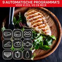 Gegrilde kipfilet op een salade met 9 iconen voor automatische programma's: vlees, burger, worstjes, spek.