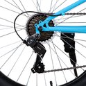 Achterderailleur en cassette van een blauwe Hiland tienerfiets.